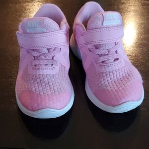 NIKE revolution 4 TDV pink, size 9c